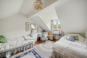 Further bedroom- click for photo gallery